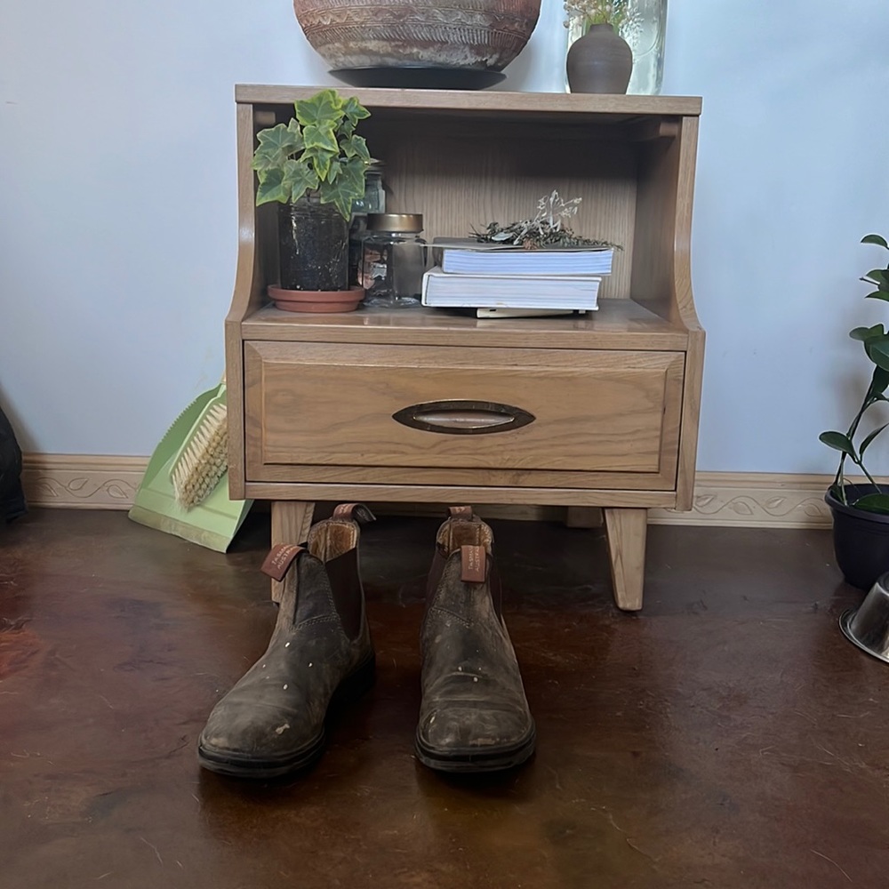 Mens size 5 very worn blundstones